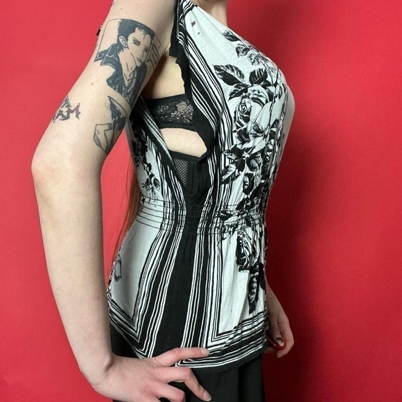 Floral thick strap tank top 🖤🤍​​​​​​​​​​​​​​​ - Picture 2 of 5